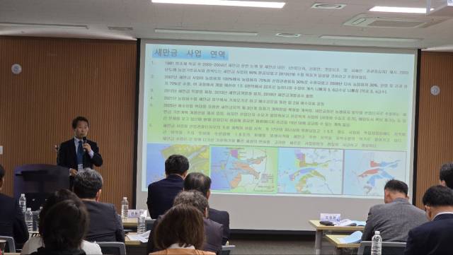 ▲오창환 교수는 "새만금 내부 토지를 만들기 위해 무리한 매립지 확장과 매립 속도전에 나서기보다는 단계별 완성형 안전한 매립지 조성이 우선되어야 한다"고 강조했다. 프레시안ⓒ