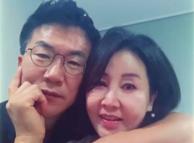 아나운서 출신 유영재(왼쪽)와 배우 선우은숙. MBN 방송화면 캡처