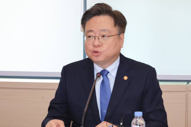 조규홍 보건복지부 장관이 17일 서울 종로구 정부서울청사에서 열린 2025년도 제2차 국민연금기금운용위원회에서 발언하고 있다. 연합뉴스