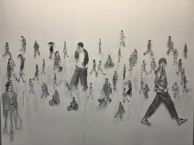3D프린팅 펜으로 작업한 입체 회화를 선보인 신예린 작가의 작품. 신진 작가의 작품을 소개하는 ‘줌인’ 부스 외벽에 설치된 작품은 많은 관람객들의 발길을 멈추게 했다. 김경미 기자