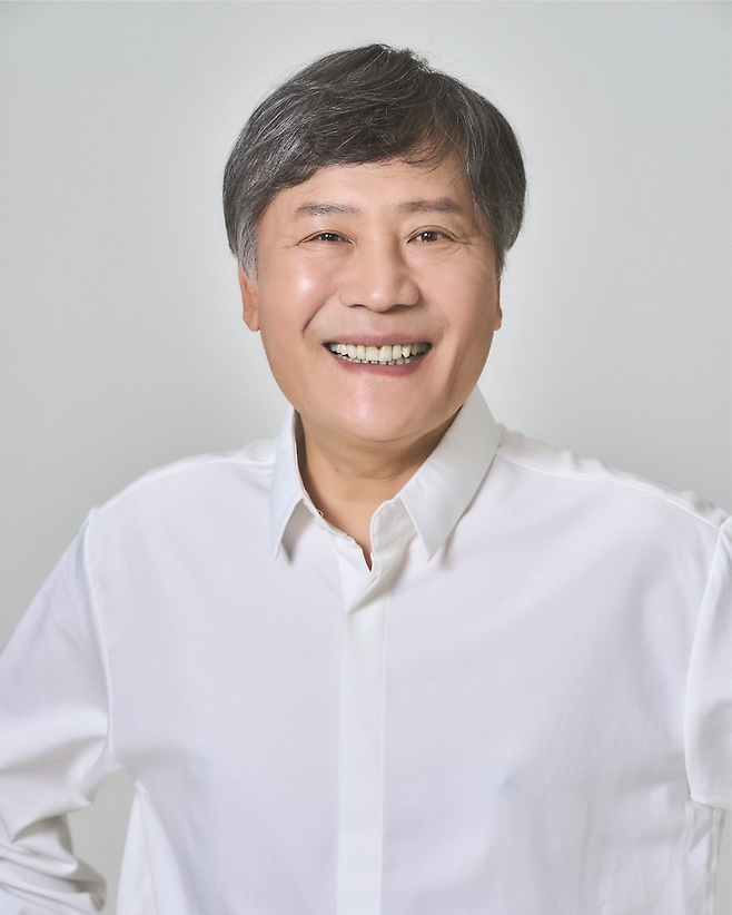 최홍일. 라엘비엔씨