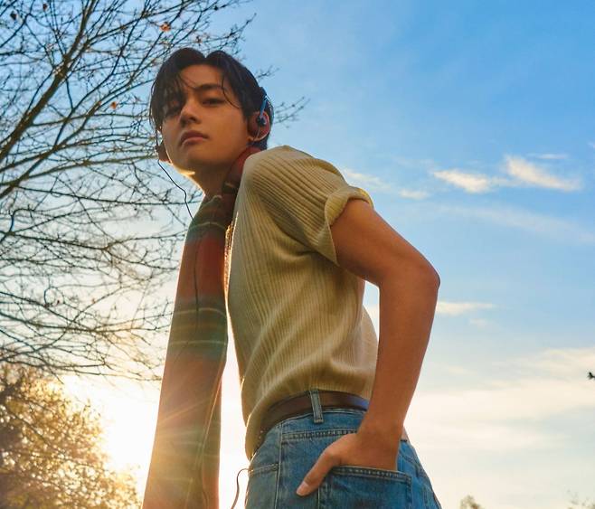 '군인 김태형' 인기 뜨겁네~방탄소년단 뷔 입대 후 발매 팬송 '프렌즈' 스포티파이 4억 9000만 스트리밍 돌파