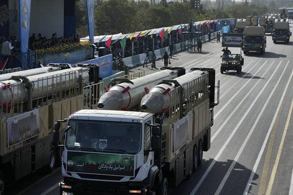 지난해 9월 이란군 열병식에 등장한 자하드 탄도미사일. 뉴시스