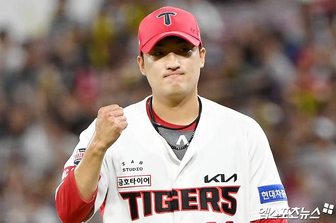 23일 오후 광주기아챔피언스필드에서 열린 '2024 신한 SOL Bank KBO리그' 한화 이글스와 KIA 타이거즈의 더블헤더 2차전 경기, 6회초 수비를 마친 KIA 김도현이 주먹을 불끈 쥐고 있다. 엑스포츠뉴스 DB