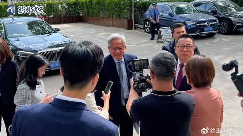 17일 중국 베이징에 도착한 젠슨 황 엔비디아 CEO [CCTV 계열 소셜미디어 웨이보 캡처. 재판매 및 DB 금지]