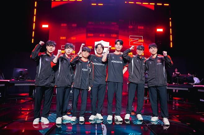 농심 레드포스는 20일 서울 상암SOOP콜로세움에서 열리는 2025 VCT 퍼시픽 스테이지1 제타 디비전과 경기서 승리하며 PO 진출에 성공한다. 사진 | 라이엇 게임즈