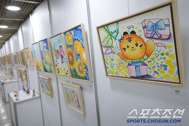 2023년 울산문수축구경기장에서 진행된 울산 발달장애인 미술센터 '다다름 미술&디자인'의 '다름을 그리다- 다다름 전시회' 사진제공=울산 현대