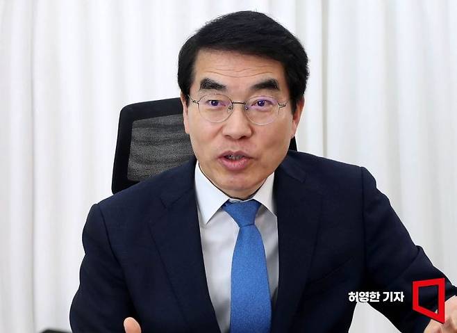 양기대 전 더불어민주당 의원이 아시아경제 본사에서 AK라디오에 출연, 대선정국에 대한 견해를 이야기하고 있다. 허영한 기자