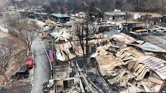 경북 청송의 달기약수터 인근 식당들이 최근 산불로 전소된 모습 /장련성 기자