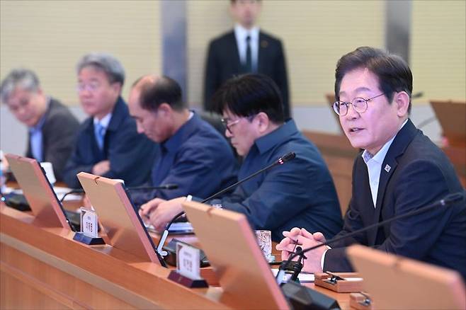 이재명 더불어민주당 전 대표가 17일 오전 대전 유성구 국방과학연구소를 방문, 현장간담회에서 발언하고 있다. ⓒ국회사진취재단