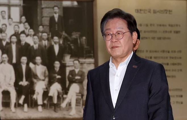 이재명 21대 대선 더불어민주당 경선 후보가 17일 오후 국회에서 열린 비공개 의원총회에 참석하고 있다. ⓒ뉴시스