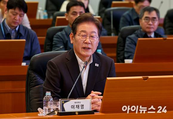 이재명 더불어민주당 대선경선 후보가 지난 17일 오전 대전 유성구 국방과학연구소를 방문, 현장간담회에서 발언하고 있다. [사진=국회사진취재단]