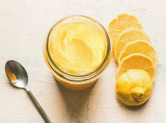 달걀과 레몬, 버터를 끓여 만드는 영국식 스프레드인 레몬 커드. 사진 안미연
