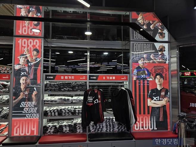 17일 특화매장으로 재개장한 서울 마포구에 있는 GS25 연남한양점 내부./사진=박수림 기자