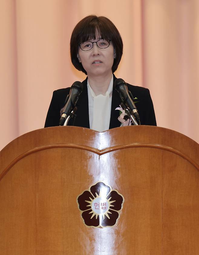 Justice Lee Mi-son speaks at her retirement ceremony held at the Constitutional Court in Seoul on Friday. (Yonhap)