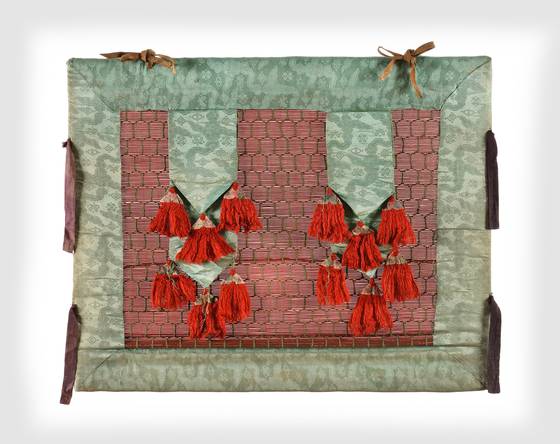 Juryeom, beaded curtains, that decorate palanquins [KOREA HERITAGE SERVICE]
