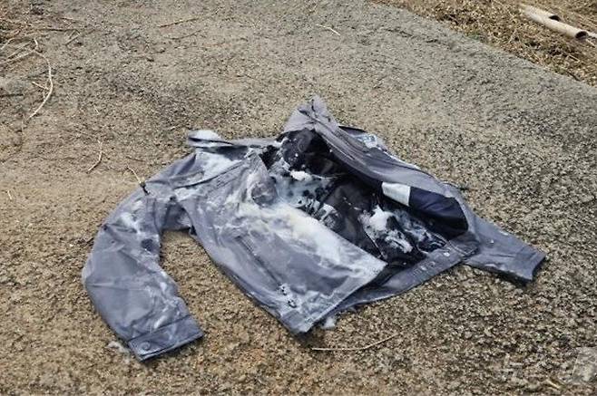 전남 보성경찰서 읍내파출소 소속 박유민 경위가 지난 16일 오후 보성군 보성읍 화재가 난 한 주택에서 95세 할머니를 구조하는 과정에서 사용한 외투. 보성경찰서 제공