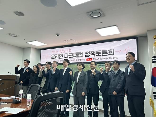 이준석 개혁신당 의원이 18일 국회의원회관 제11간담회의실에서 열린 ‘온라인 다크패턴 정책토론회’에 참석했다.[변덕호 기자]