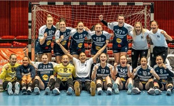 사진 2024/25 시즌 여자 핸드볼 분데스리가 플레이다운 레버쿠젠과의 1차전에서 승리를 거둔 네카르줄름 선수들, 사진 출처=네카르줄름