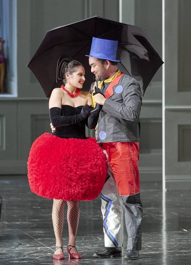 빈 국립오페라극장의 유일한 동양인 솔리스트 박주성이 ‘낙소스의 아리아드네’에서 할레킨 역할을 맡아 까다로운 빈 관객들에게 엄청난 박수 갈채를 받았다. [빈 국립오페라극장 제공]