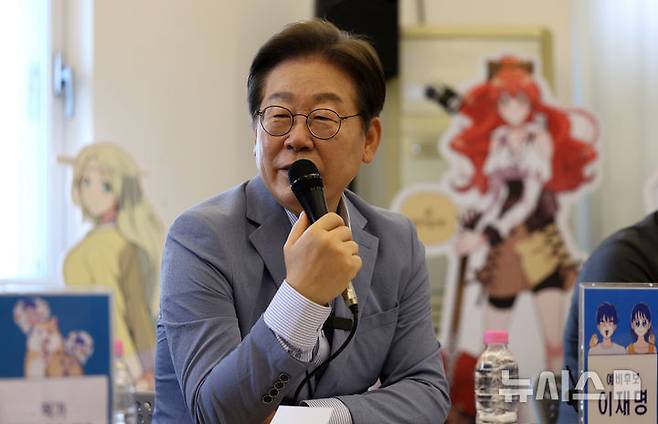 [대구=뉴시스] 이무열 기자 = 이재명 제21대 대통령 선거 더불어민주당 경선 후보가 18일 대구 북구 협동조합 소이랩에서 열린 K-콘텐츠 기업 간담회에서 발언하고 있다. 2025.04.18. lmy@newsis.com