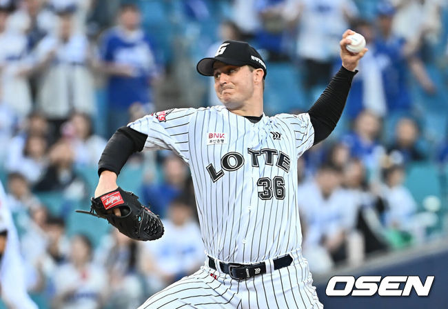 [OSEN=대구, 이석우 기자] 18일 대구삼성라이온즈파크에서 2025 신한 SOL 뱅크 KBO 리그 삼성 라이온즈와 롯데 자이언츠의 경기가 열렸다. 홈팀 삼성은 이승현이, 방문팀 롯데는 데이비슨이 선발 출전했다. 롯데 자이언츠 선발 투수 데이비슨이 역투하고 있다. 2025.04.18 / foto0307@osen.co.kr
