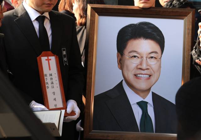 ▲고(故)장제원 전 국회의원의 발인식이 4일 오전 부산 해운대구 해운대백병원 장례식장에서 열리고 있다. ⓒ연합뉴스