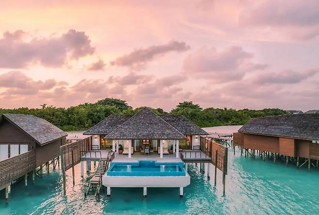 완전히 분리된 구조의 디럭스 워터빌라. 사진제공|팜투어