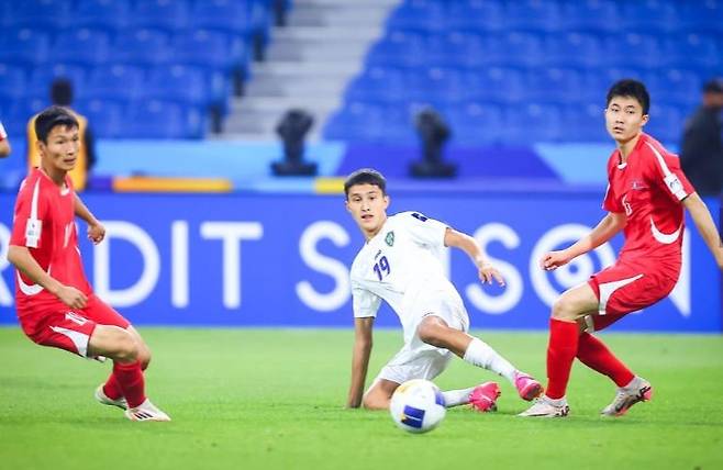 북한과 우즈베키스탄의 경기 장면. [아시아축구연맹 홈페이지. 재판매 및 DB 금지]