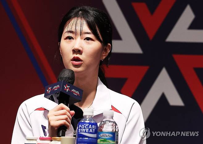 질문에 답하는 강소휘 (화성=연합뉴스) 홍기원 기자 = 18일 경기도 화성시 롤링힐스 호텔에서 열린 '2025 한국ㆍ태국 여자배구 올스타 슈퍼매치' 미디어데이에서 한국 강소휘 선수가 질문에 답하고 있다. 2025.4.18 xanadu@yna.co.kr