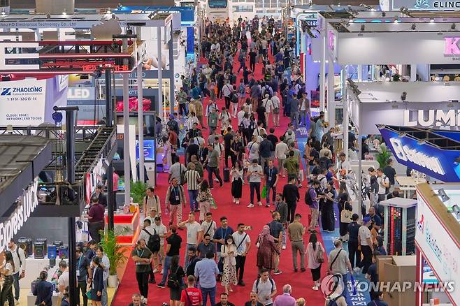 중국 광저우에서 열린 '캔톤 페어' [AP 연합뉴스 자료사진. 재판매 및 DB 금지]