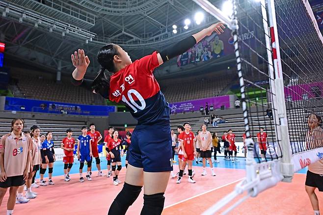 스파이크하는 수일여중 선수 [한국배구연맹 제공. 재판매 및 DB 금지]