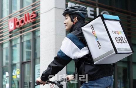 쿠팡이츠 배달 라이더. 사진=쿠팡이츠 제공