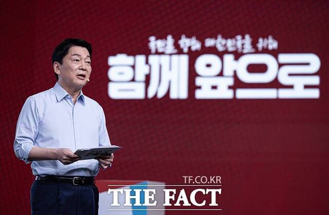 안철수 국민의힘 경선 후보가 18일 오후 서울 강서구 ASSA아트홀에서 열린 국민의힘 '제21대 대통령후보자 1차 경선 비전대회'에서 비전을 발표하고 있다. /국회사진취재단