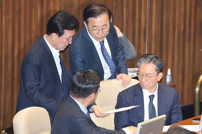 ▲더불어민주당 이재명 전 대표의 좌장 격인 정성호 의원(아래 오른쪽부터 시계방향), 이 대표의 경선캠프 선대위원장인 윤호중 의원, 김민석 최고위원, 김윤덕 사무총장 [연합뉴스]