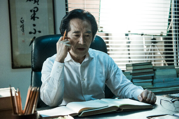 ▲영화 '내부자들'의 주인공인 이강희 조국일보 주필.