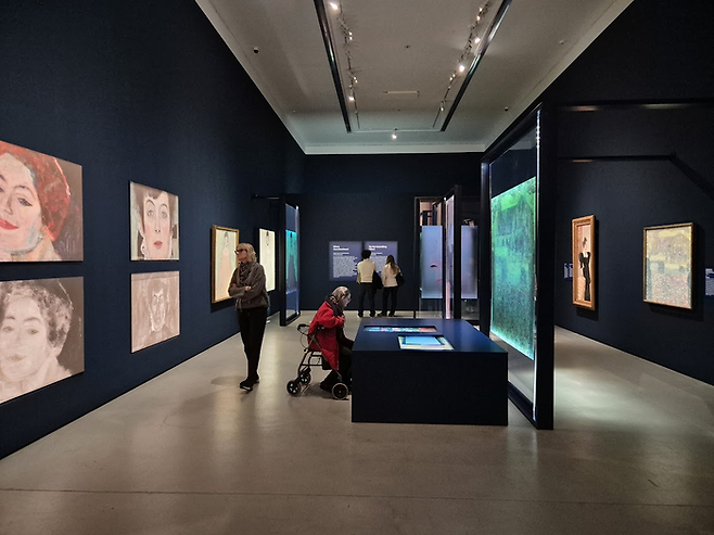 [Gustav Klimt ‒ Pigment & Pixel] 전시 전경 . ©김슬기