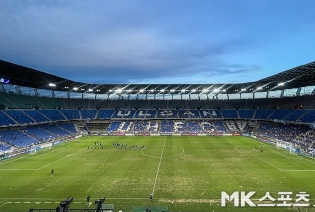 지난 9월 아시아축구연맹(AFC) 챔피언스리그 엘리트(ACLE) 경기를 앞뒀던 울산HD의 홈구장 문수월드컵경기장. 사진=김영훈 기자