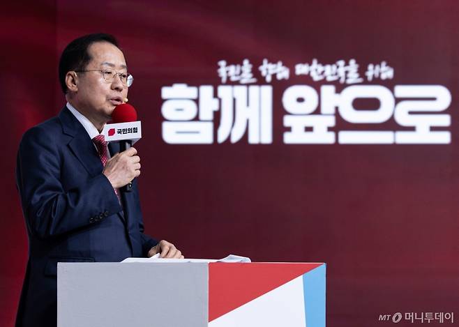 홍준표 국민의힘 경선 후보가  18일 오후 서울 강서구 ASSA아트홀에서 열린 국민의힘 '제21대 대통령후보자 1차 경선 비전대회'에서 비전을 발표하고 있다. 2025.04.18. /사진=뉴시스 /사진=고승민