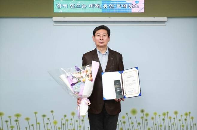 ‘2025대한민국 ESG경제대상’ ESG혁신대상을 수상한 이상일 용인특례시장. / 사진제공=용인특례시