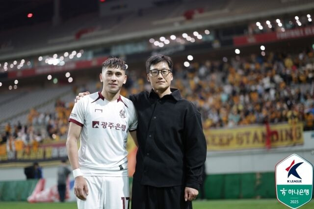 헤이스와 이정효 감독/한국프로축구연맹