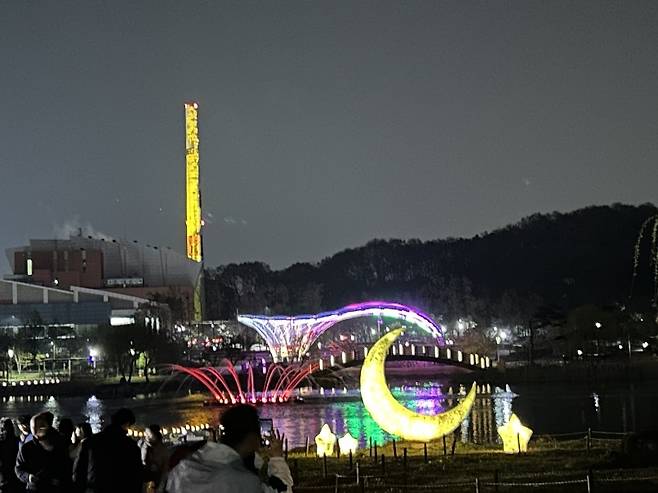 예술작품으로 승화된 80m ‘빛의 굴뚝’[김포시 제공]