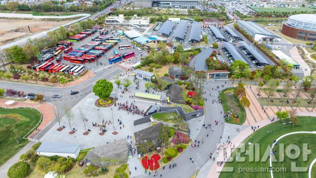 ▲하늘에서 본 순천만정원 동문 일대ⓒ순천시