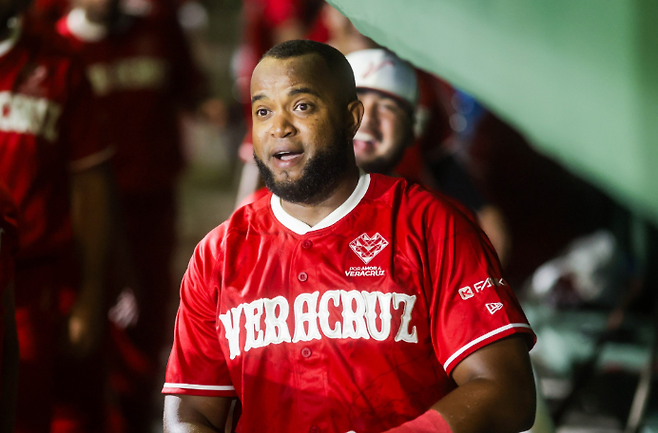 ▲ 소크라테스 브리토가 멕시칸리그 개막전에서 홈런을 터트렸다. 상대 투수는 KBO리그에서 뛰었던 앙헬 산체스였다. ⓒ 엘 아길라 데 베라크루스 인스타그램