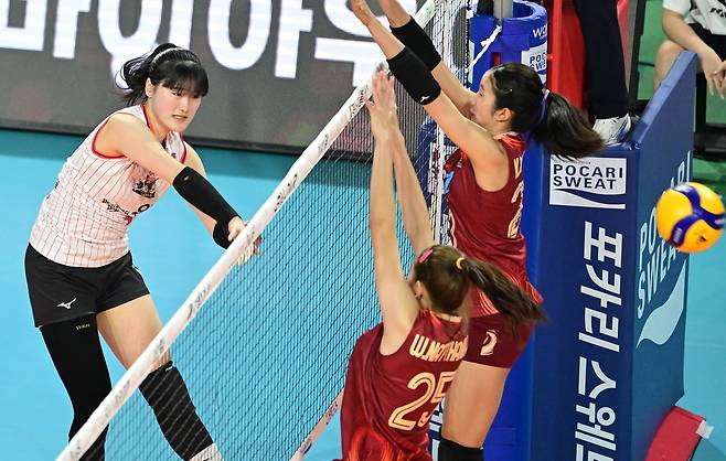 태국과 여자배구 올스타 슈퍼매치서 스파이크하는 이주아 [한국배구연맹 제공. 재판매 및 DB 금지]