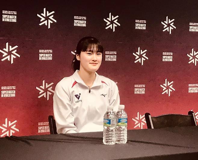 한국-태국 여자배구 올스타 매치 후 인터뷰하는 이주아 [촬영 이동칠]