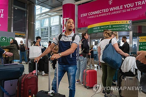미국 JFK 국제공항을 이용하는 여행자들 [AFP=연합뉴스 자료사진. 재판매 및 DB금지]
