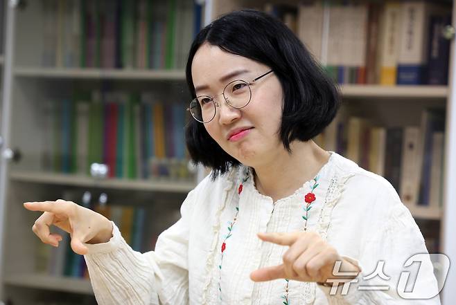 17일 서울 서대문구 서울수어전문교육원에서 장민영 과장이 뉴스1과 인터뷰를 하고 있다. 2025.4.17/뉴스1 ⓒ News1 김명섭 기자