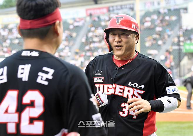 KIA 최형우가 20일 잠실 두산전 결승타를 때려냈다. 잠실 | 박진업 기자 upandup@sportsseoul.com