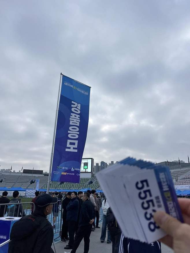 06bcdb27eae639aa658084e544847469fb07396a767b8df51160f609f47a257fd6efb301cd300ba42e1f124c43